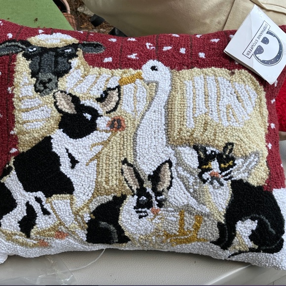 NEW Winter Barnyard Farm 16 x 20  Pillow Wool Hook Stephanie Stouffer Christmas - Picture 1 of 11